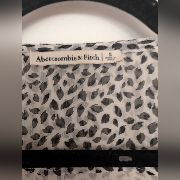 Abercrombie & Fitch Black and White Wrap Blouse - Picture 11 of 12